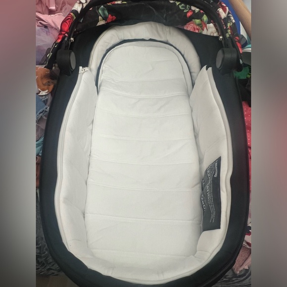 New Cybex Priam Lux Carry Cot in Spring Blossom - Picture 4 of 11